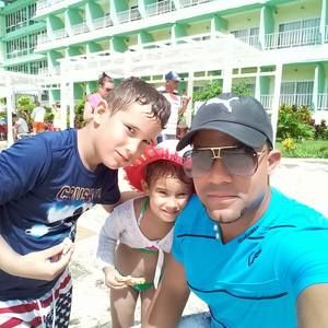 Meet your Posher, Luis orlando